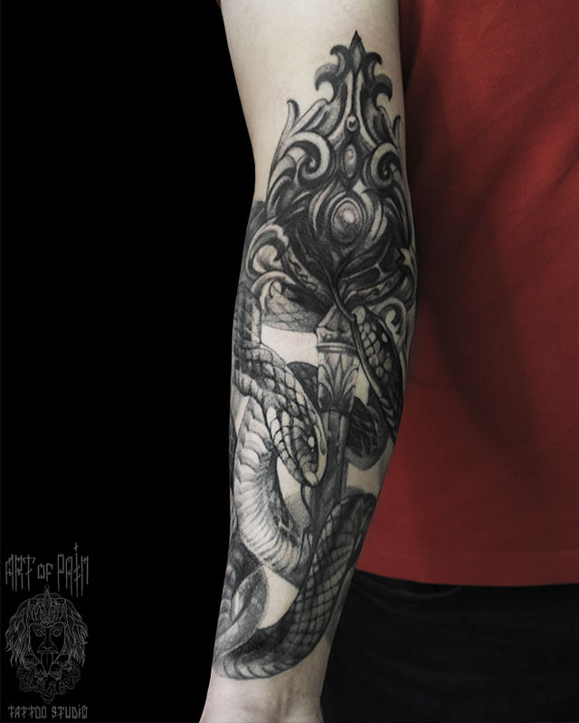 Татуировка мужская реализм на руке змея и узор – Мастер тату: 