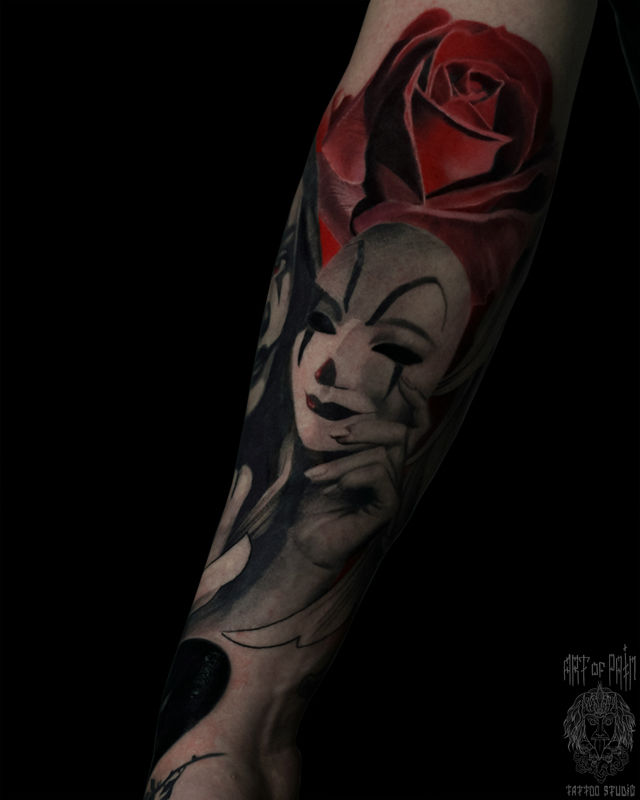 Татуировка мужская чикано и реализм на предплечье маска и роза – Мастер тату: Александр Pusstattoo