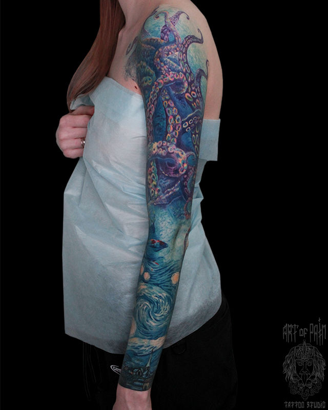 Татуировка женская нью скул тату-рукав Ван Гог, звездная ночь, море, осьминог (вид сбоку) – Мастер тату: Анастасия Родина