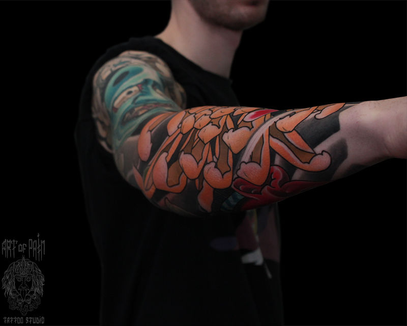Татуировка мужская япония тату-рукав хризантемы и маски – Мастер тату: Марк Акулов