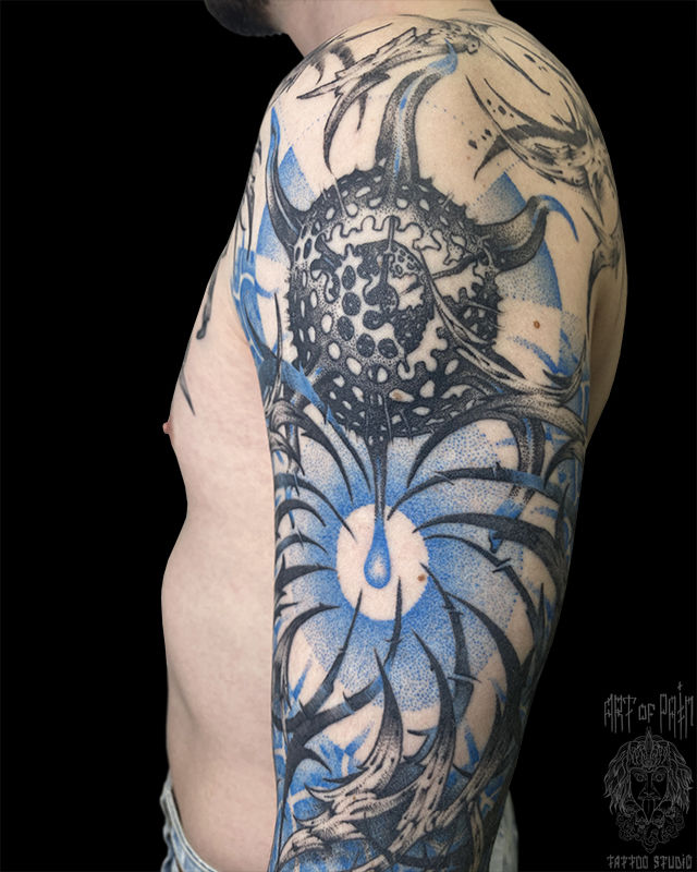 Татуировка мужская графика на плече абстракция, растения – Мастер тату: Николай Орф