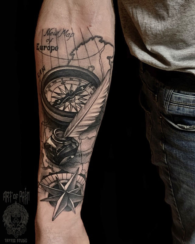 Татуировка мужская реализм на предплечье компас и карта – Мастер тату: 