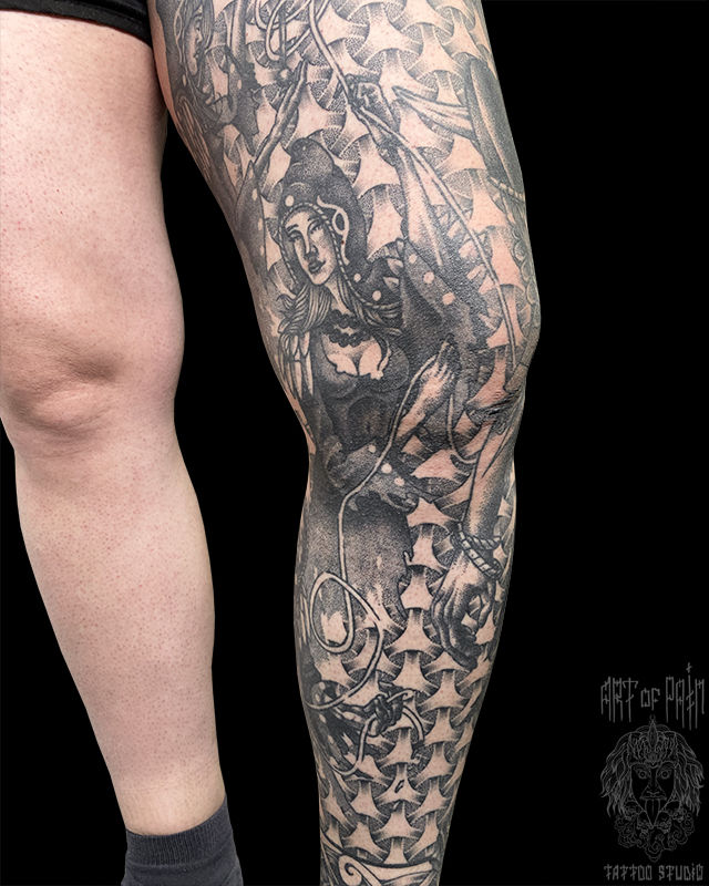 Татуировка мужская графика на ноге девушка, воин, орнамент – Мастер тату: Николай Орф