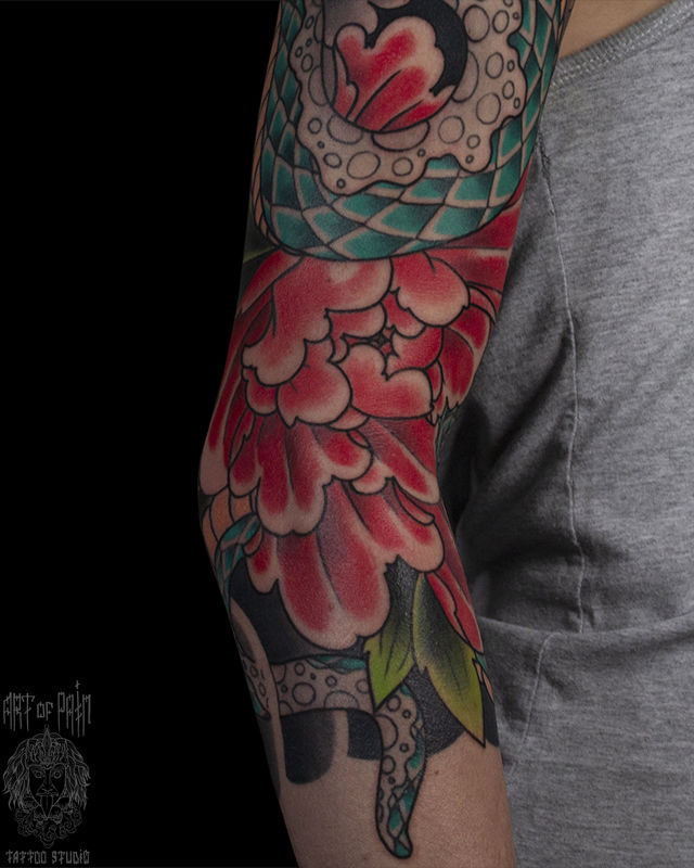 Татуировка мужская япония на руке пион – Мастер тату: Марк Акулов