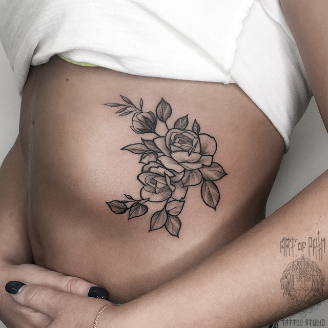 Татуировка женская графика на боку розы – Мастер тату: 