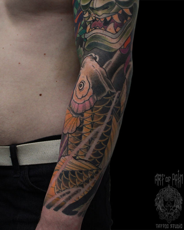 Татуировка мужская япония тату-рукав на предплечье желтый карп, на плече ханья – Мастер тату: Марк Акулов