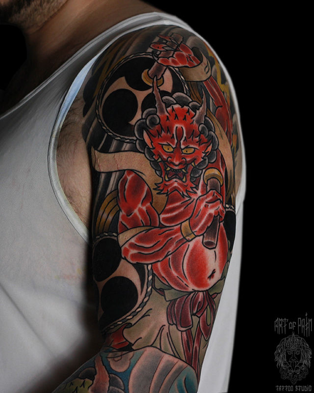 Татуировка мужская япония на плече демон и символы – Мастер тату: Марк Акулов
