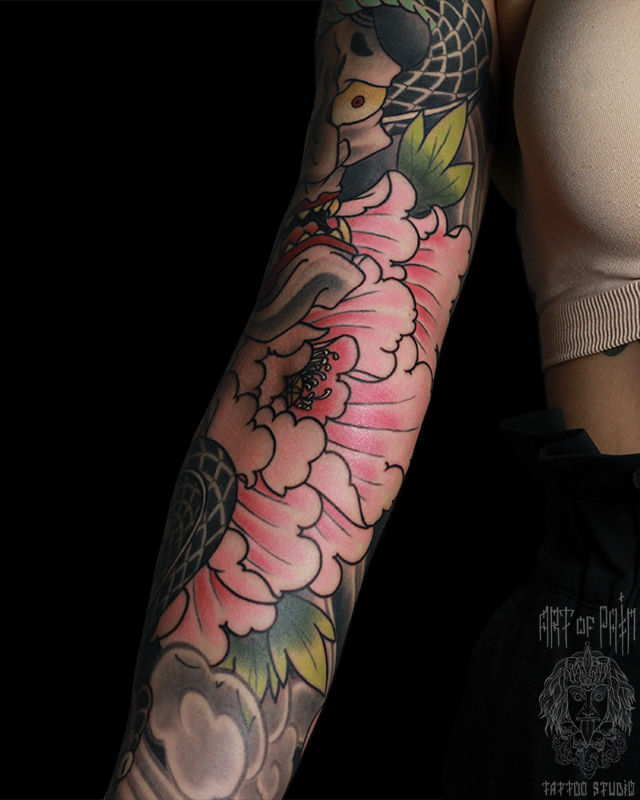 Татуировка женская япония на руке пион – Мастер тату: Марк Акулов