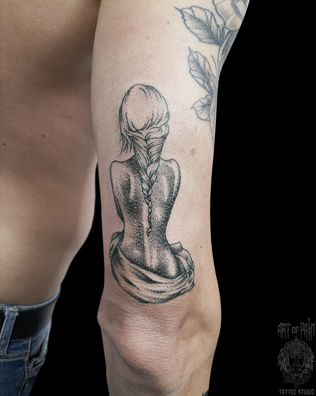 Татуировка мужская графика на руке девушка – Мастер тату: Николай Орф