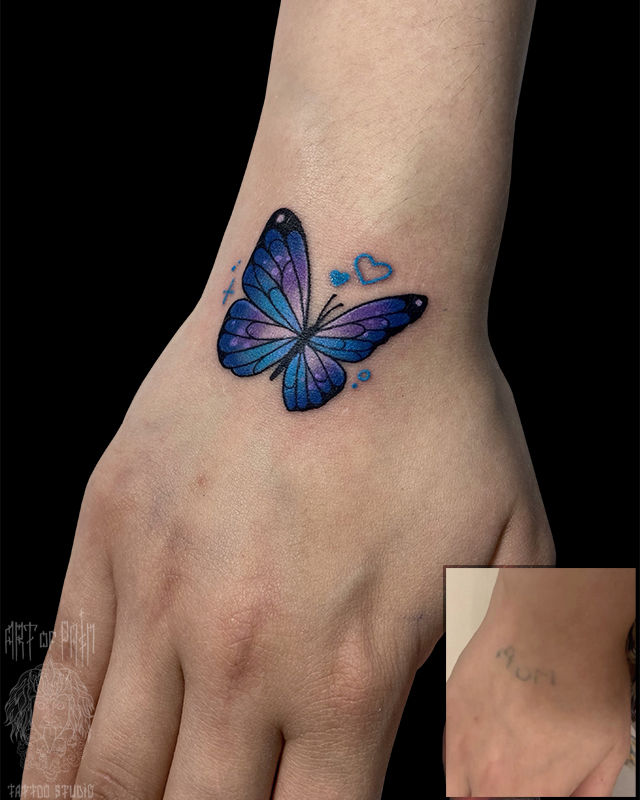 Татуировка женская графика на запястье бабочка кавер – Мастер тату: Евгения Шмидт