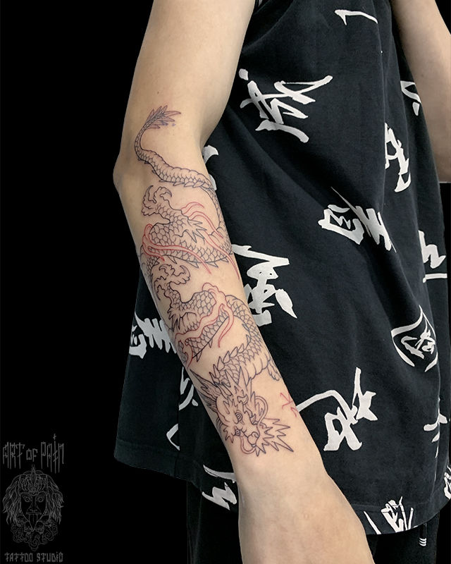 Татуировка мужская графика на предплечье дракон – Мастер тату: Мария Бородина (Челнокова)