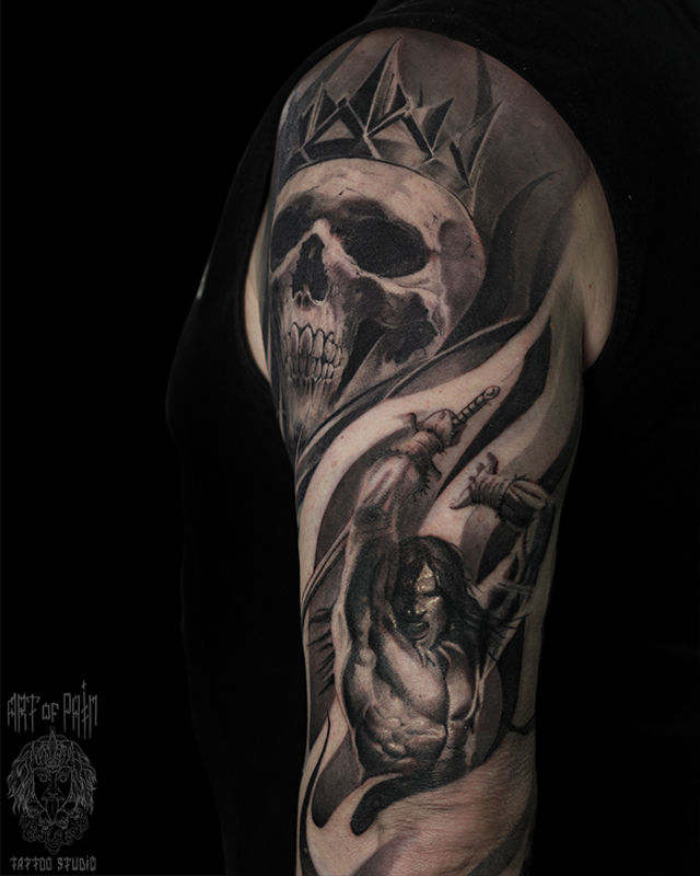 Татуировка мужская реализм на плече череп и воин – Мастер тату: Александр Pusstattoo
