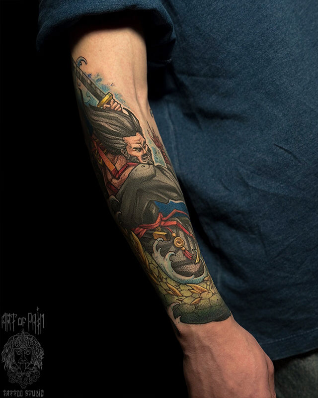Татуировка мужская нео-япония на предплечье змеи и самурай – Мастер тату: Денис Марченко