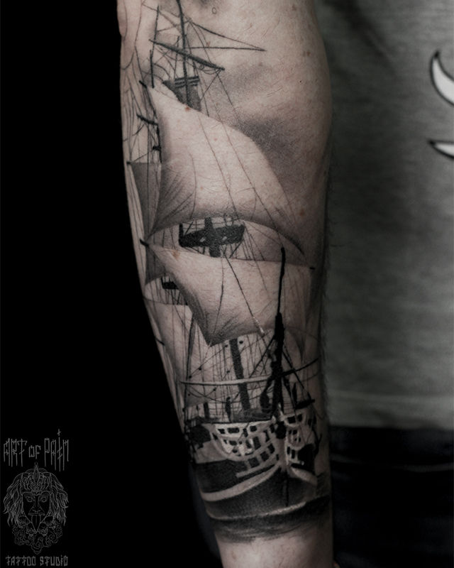Татуировка мужская реализм на предплечье корабль – Мастер тату: Александр Pusstattoo