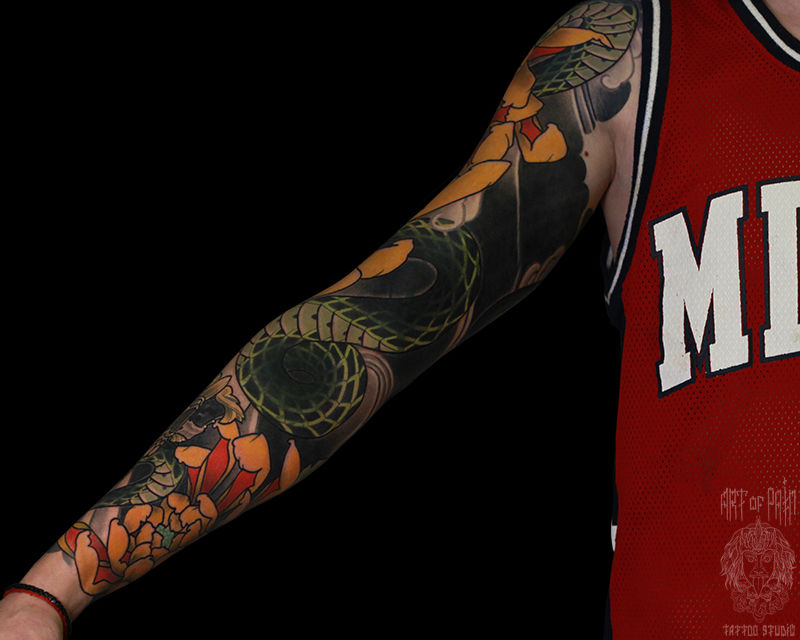 Татуировка мужская япония тату-рукав череп, хризантема, змея – Мастер тату: Марк Акулов