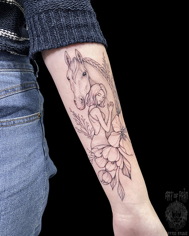 Татуировка женская графика на предплечье лошадь и девушка – Мастер тату: Мария Челнокова