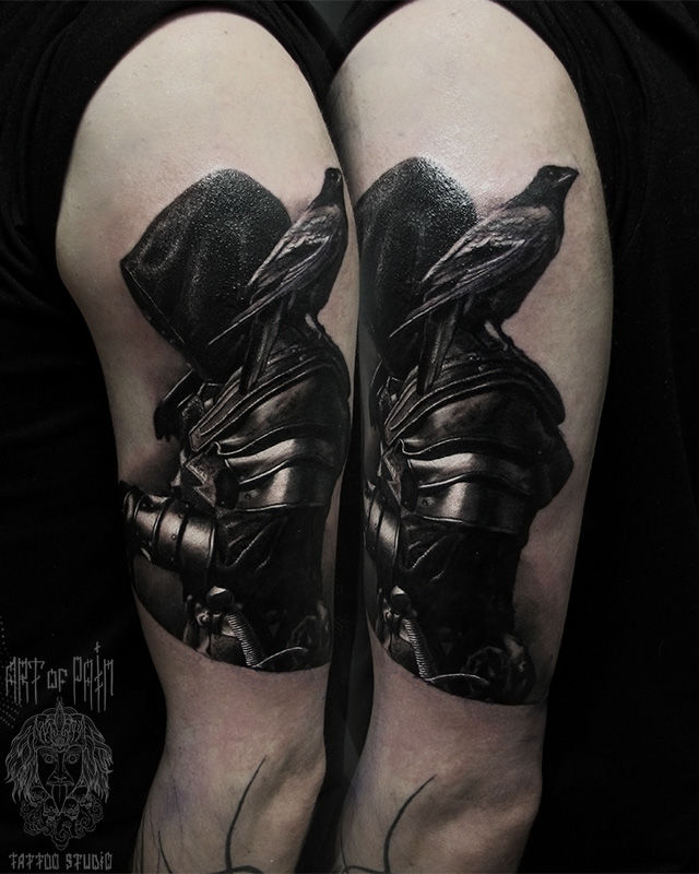 Татуировка мужская black&grey на плече ассасин – Мастер тату: Александр Pusstattoo