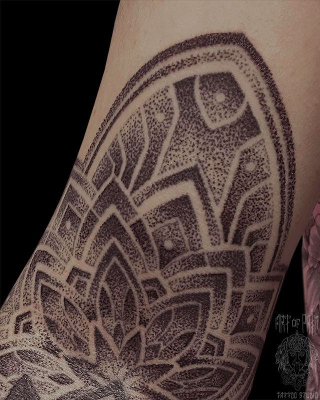 Татуировка женская орнаментал на руке узор – Мастер тату: 