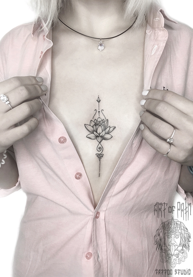 татуировка женская графика на груди лотос – Мастер тату: Максим Север