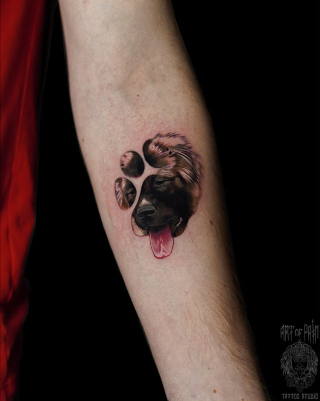 Татуировка мужская реализм на предплечье след, собака – Мастер тату: Анастасия Юсупова
