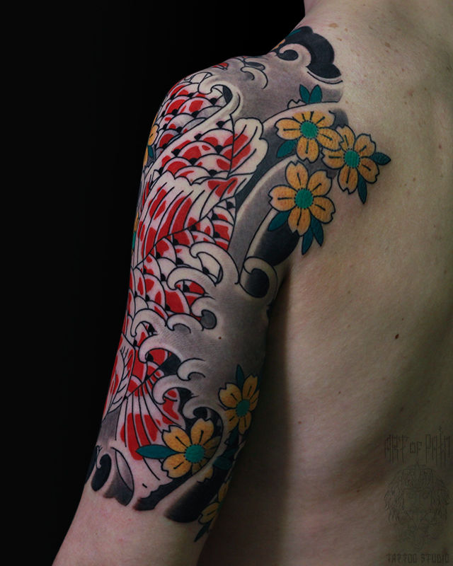 Татуировка мужская япония на плече карп, вид сзади – Мастер тату: Марк Акулов