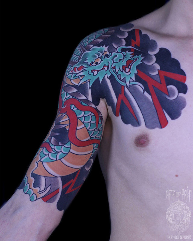 Татуировка мужская япония на плече дракон – Мастер тату: Марк Акулов