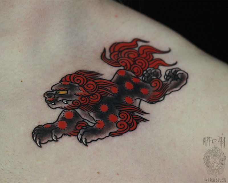Татуировка мужская япония на ключице небесный лев Будды – Мастер тату: Марк Акулов