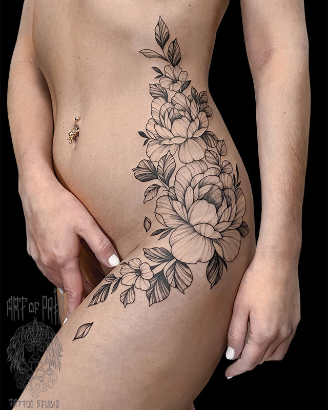 Татуировка женская графика на бедре цветы – Мастер тату: Мария Котова