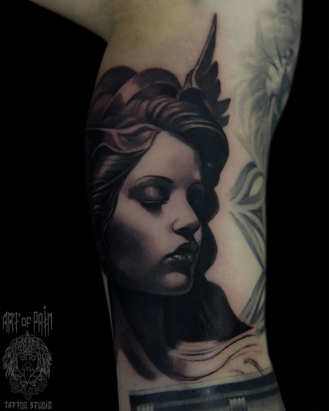 Татуировка женская реализм на руке девушка – Мастер тату: Александр Pusstattoo