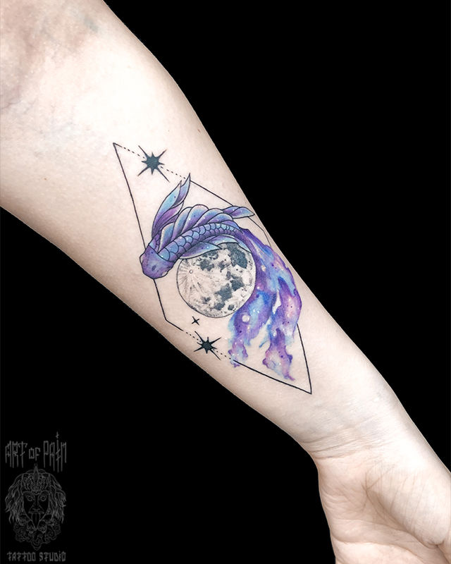 Татуировка женская акварель на предплечье рыба космос – Мастер тату: Мария Котова