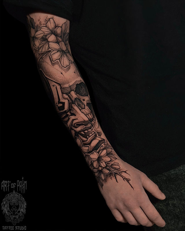 Татуировка мужская нео-япония на руке Хання и череп – Мастер тату: Денис Марченко