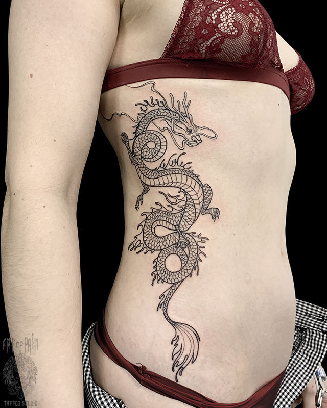 Татуировка женская графика на боку дракон – Мастер тату: Мария Челнокова