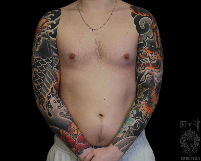 Татуировка мужская япония тату-рукав карп и тигр, вид спереди – Мастер тату: Марк Акулов