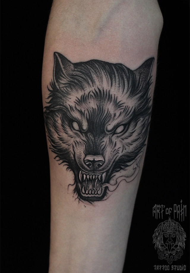 Татуировка мужская графика на предплечье волк скалится – Мастер тату: 