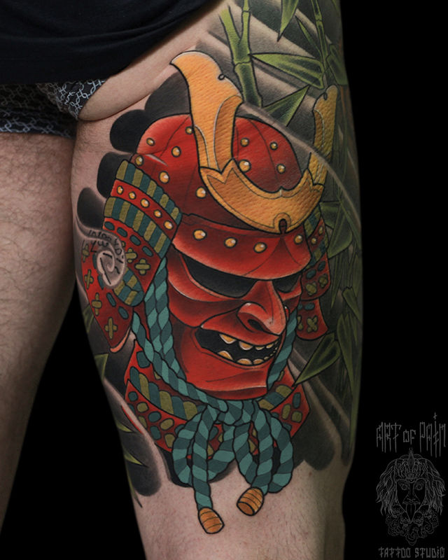 Татуировка мужская япония на бедре красная маска самурая – Мастер тату: Марк Акулов