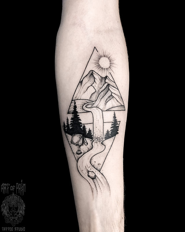 Татуировка мужская графика на предплечье горы, водопад, палатка – Мастер тату: Мария Котова