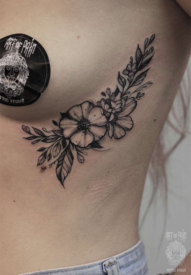 Татуировка женская графика на боку цветы – Мастер тату: 