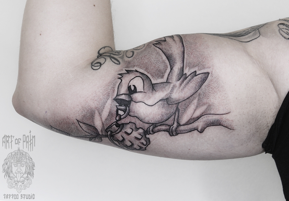 Татуировка мужская графика на руке птичка – Мастер тату: 