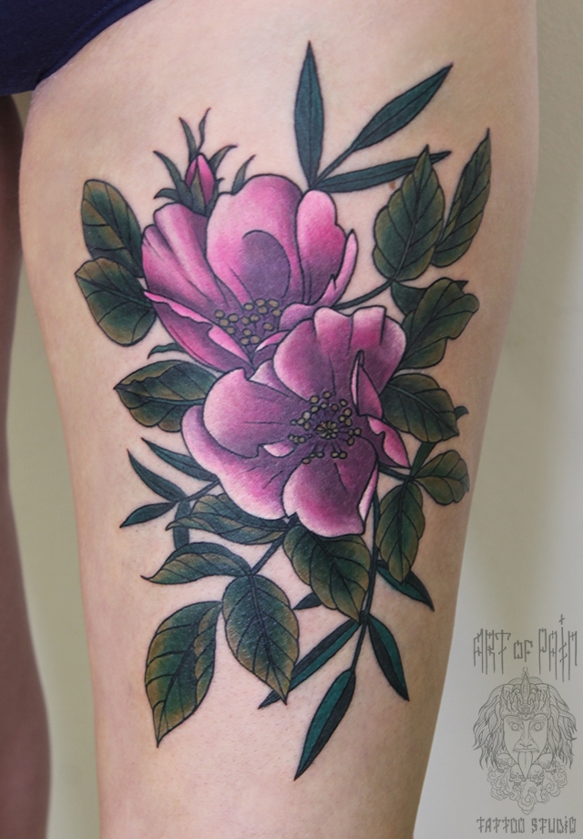 Татуировка женская нью-скул на бедре цветы – Мастер тату: Анастасия Родина