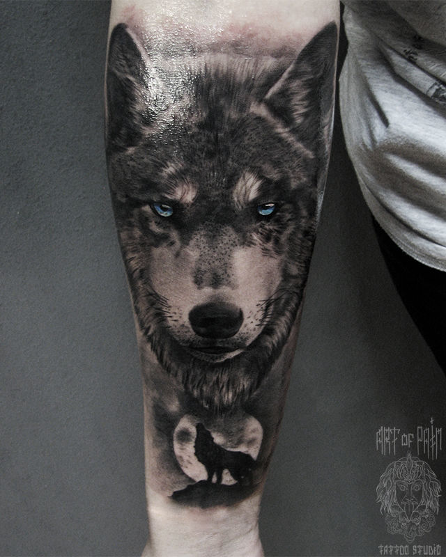 Татуировка мужская реализм на предплечье волк и полная луна – Мастер тату: Александр Pusstattoo