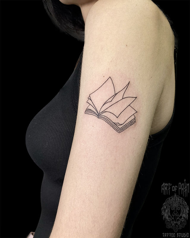Татуировка женская графика на плече книга – Мастер тату: Евгения Шмидт