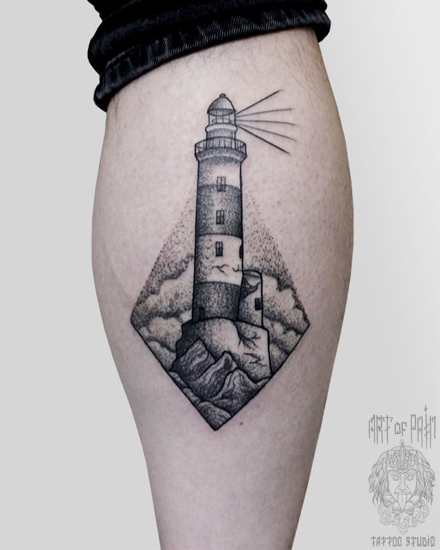 Татуировка мужская графика и дотворк на голени маяк – Мастер тату: Юрий Хандрыкин