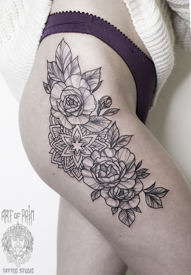 Татуировка женская графика на бедре цветы и мандала – Мастер тату: 