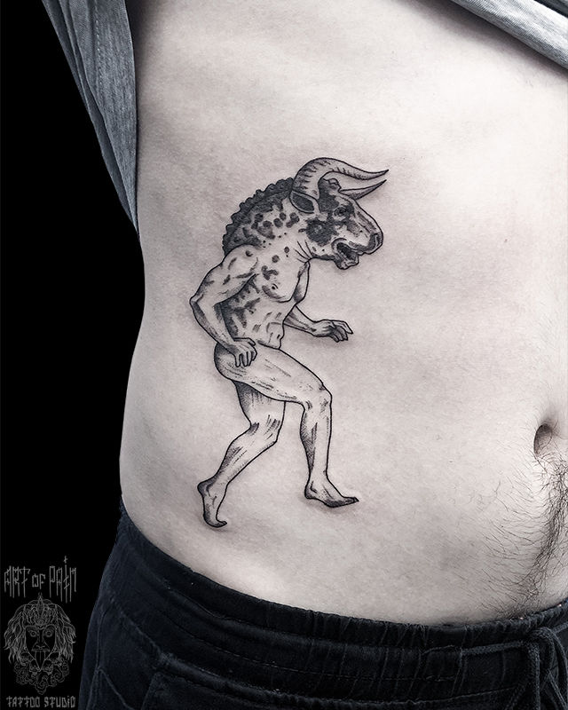 Татуировка мужская графика на боку минотавр – Мастер тату: Мария Котова