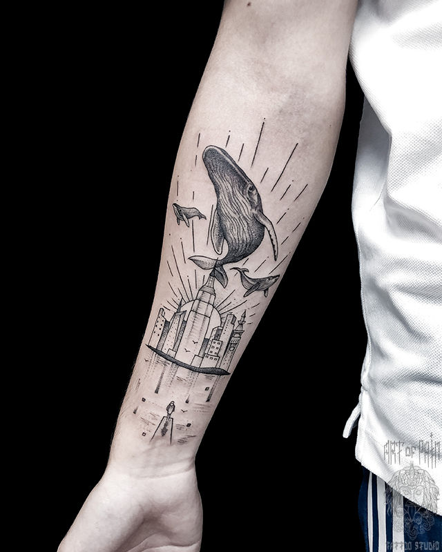 Татуировка мужская графика на предплечье кит – Мастер тату: Мария Котова