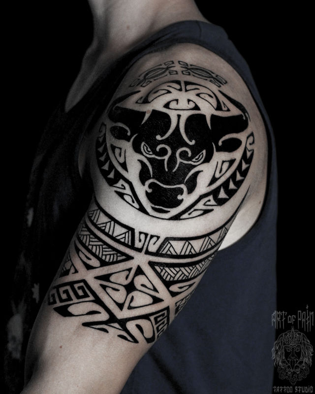 Татуировка мужская полинезия на плече бык – Мастер тату: Юрий Хандрыкин