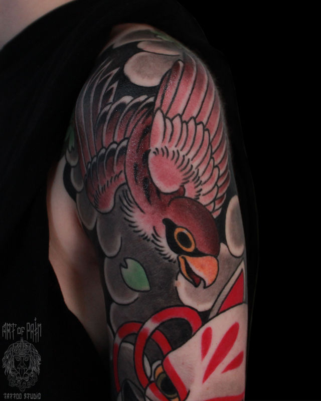 Татуировка мужская япония на плече птица – Мастер тату: Марк Акулов