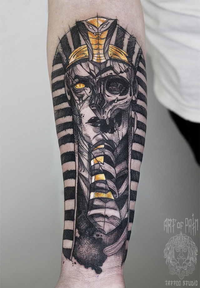 Татуировка мужская графика на предплечье мумия – Мастер тату: Анастасия Родина