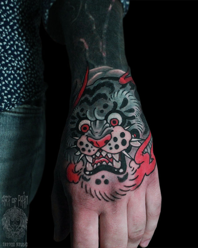 Татуировка мужская япония на кисти барс – Мастер тату: Марк Акулов