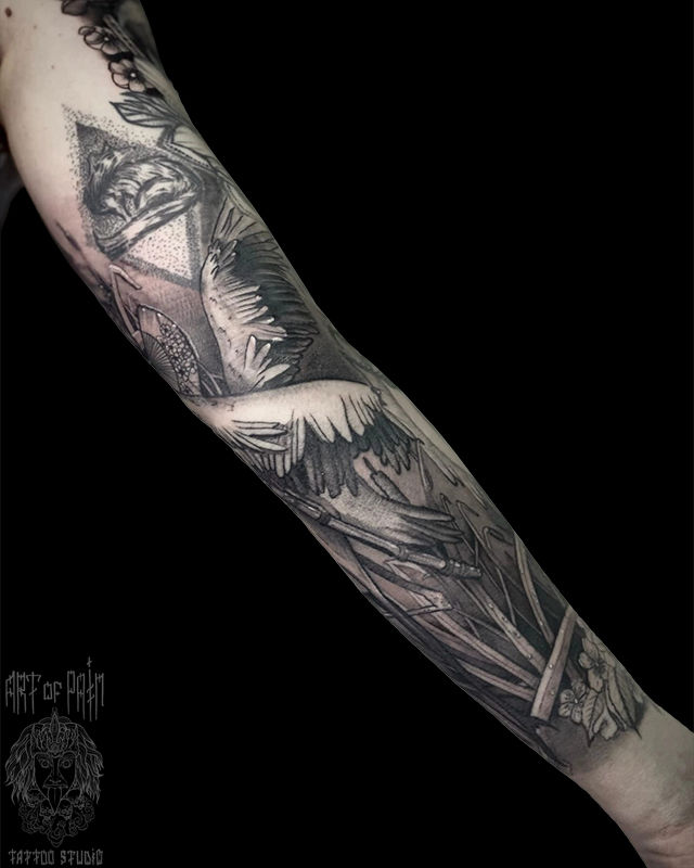 Татуировка женская графика на руке крылья – Мастер тату: Кирилл Плотников